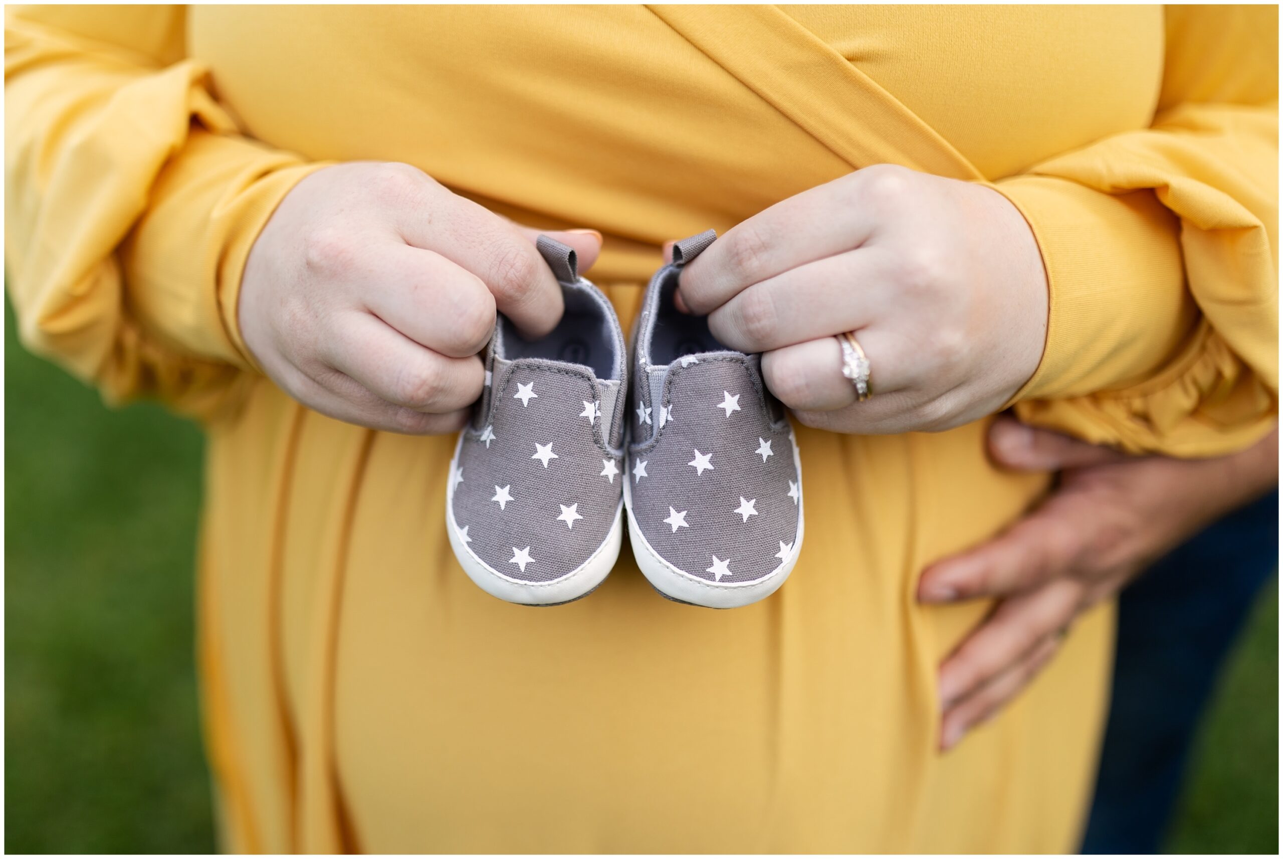 Hartwood Acres Mansion Maternity Session in Pittsburgh PA Photographed by Pittsburgh Maternity Photographer Acevedo Weddings